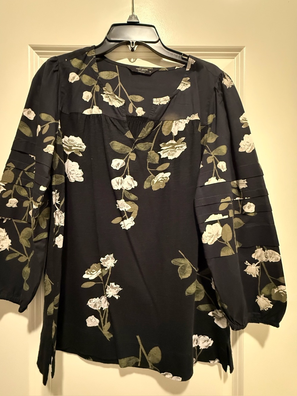 Women’s Navy Floral Blouse  - Elegant White Rose Print